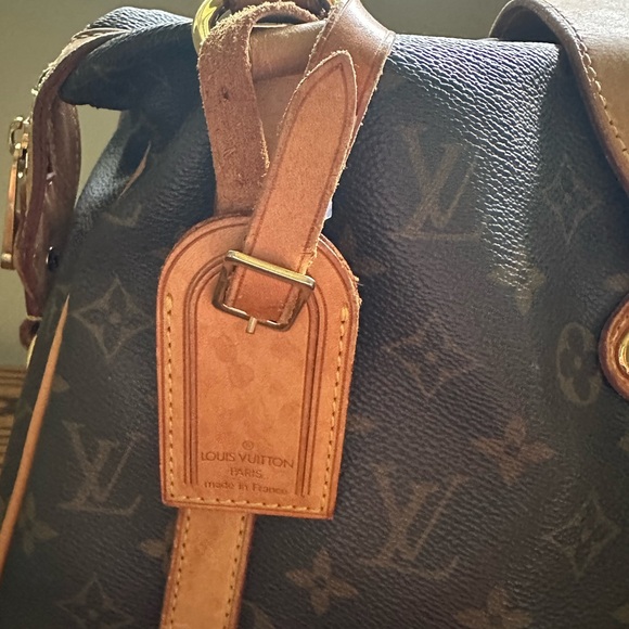 Authentic Louis Vuitton Beautiful 2009 Monogram Stressa MM with all new piping. - Picture 15 of 17